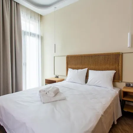 Leone Apartment *