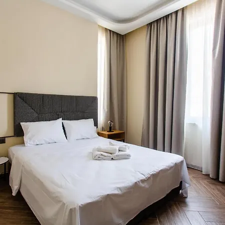 Leone Apartament *