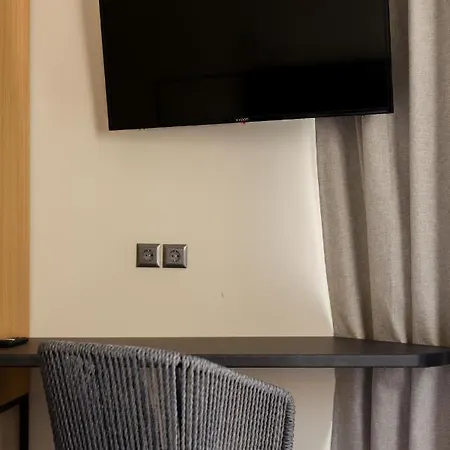 Leone Apartament *