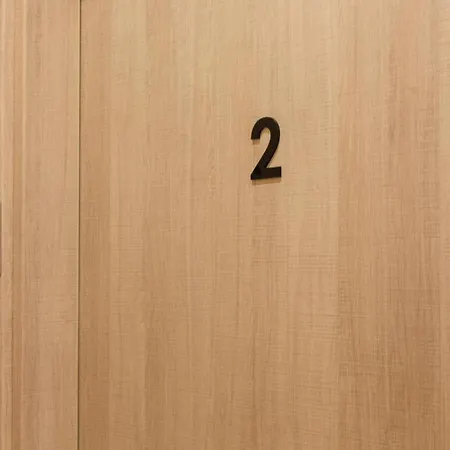 Leone Салоники