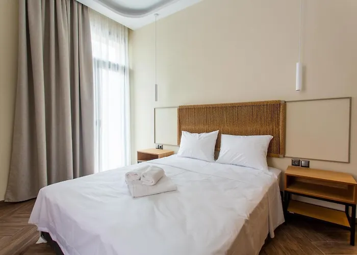 Leone Apartment *