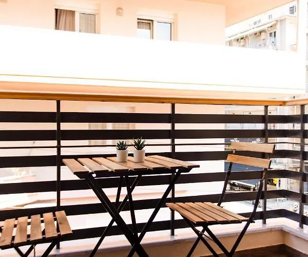 Leone Apartment *